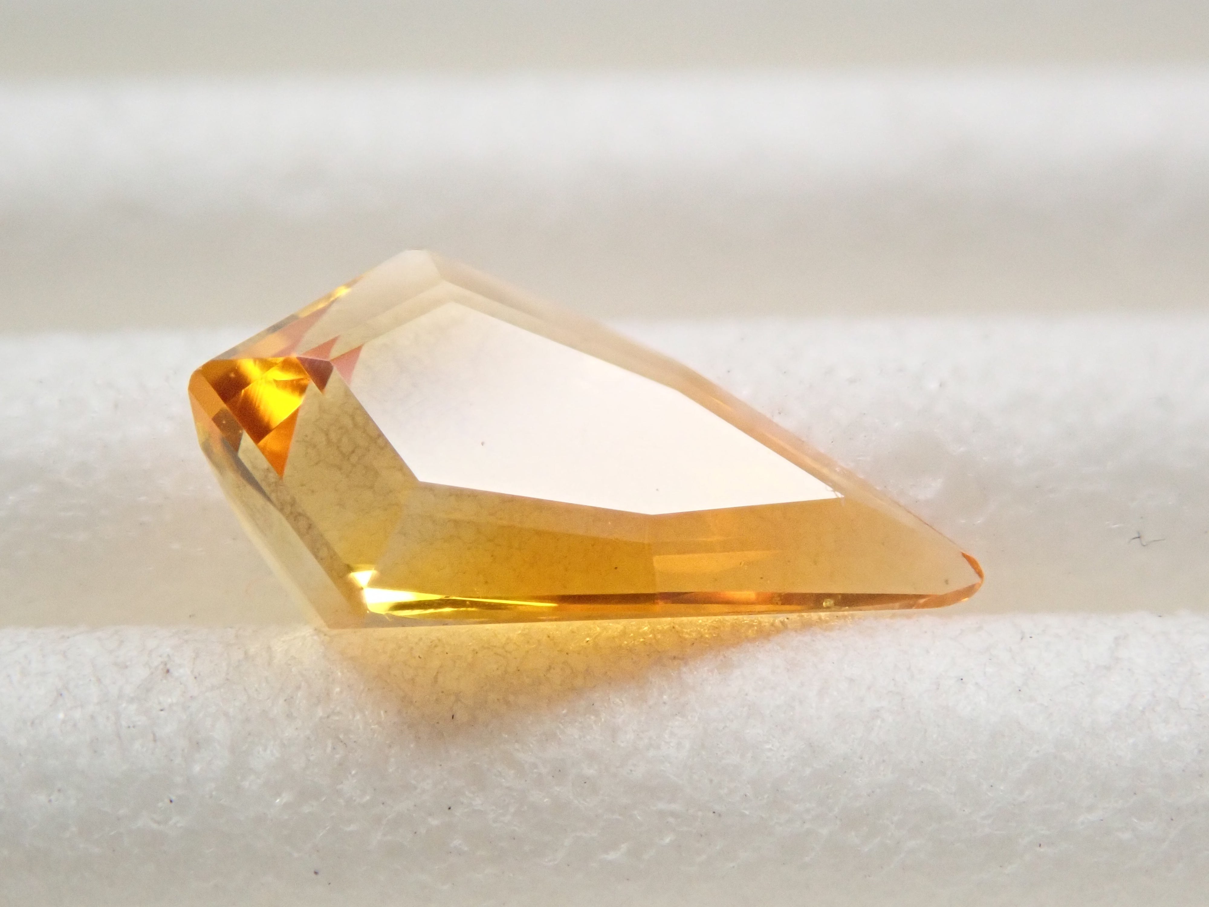 イエローサファイア 0.705ctルース