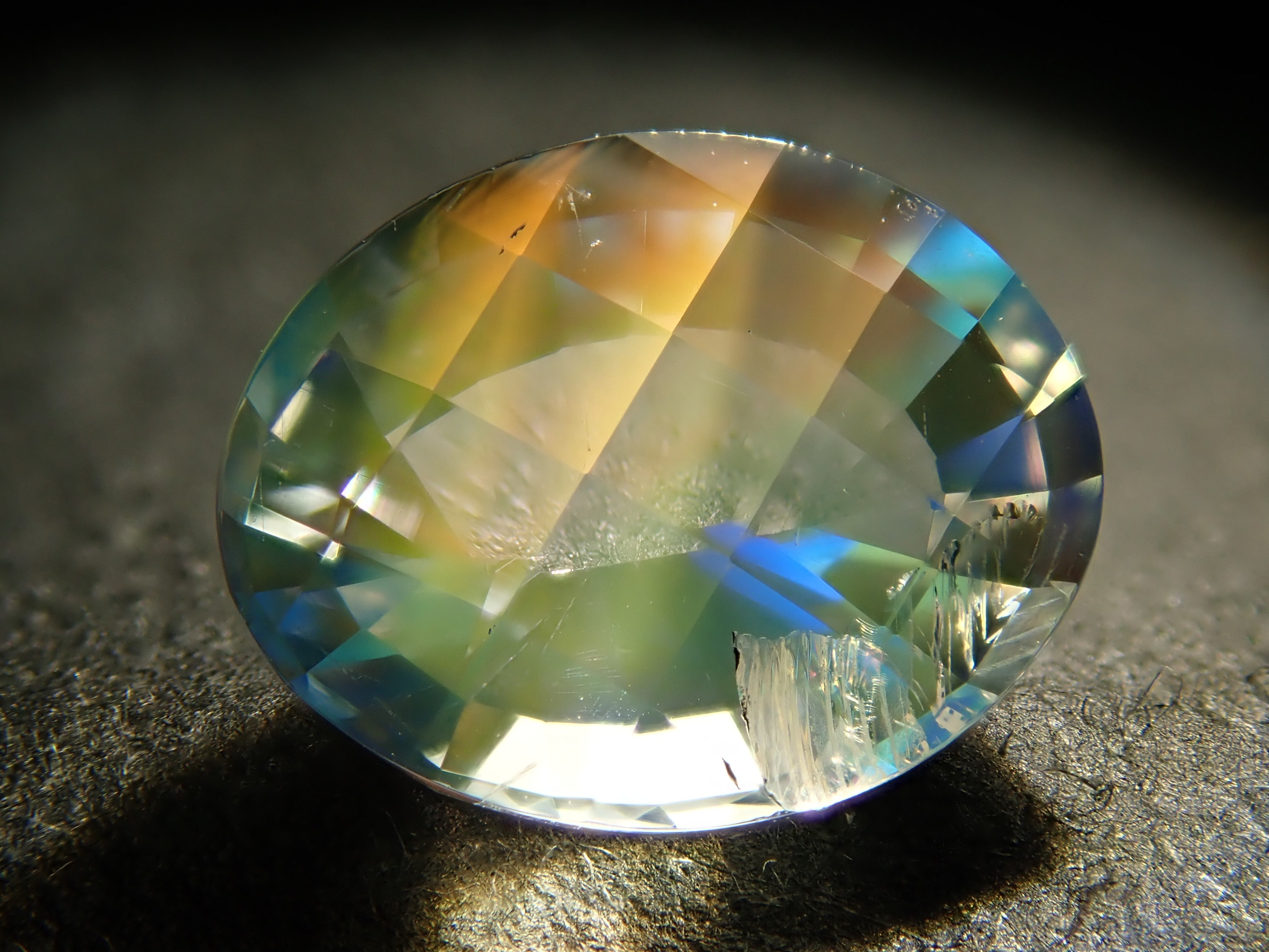 k18gp レインボームーンストーン マダガスカル産 ペンダントトップ 月