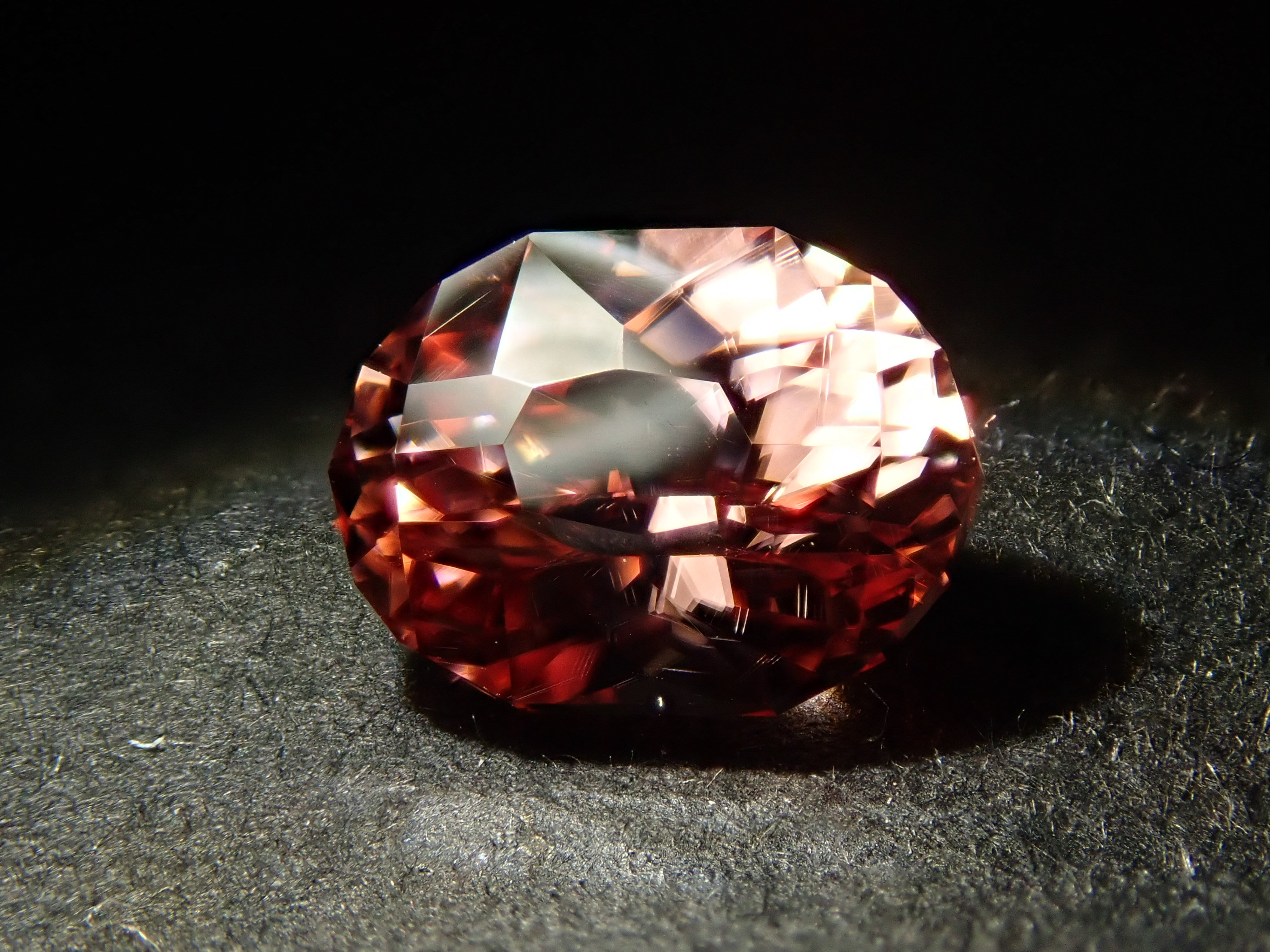 タンザニア産ピンクジルコン 1.736ctルース