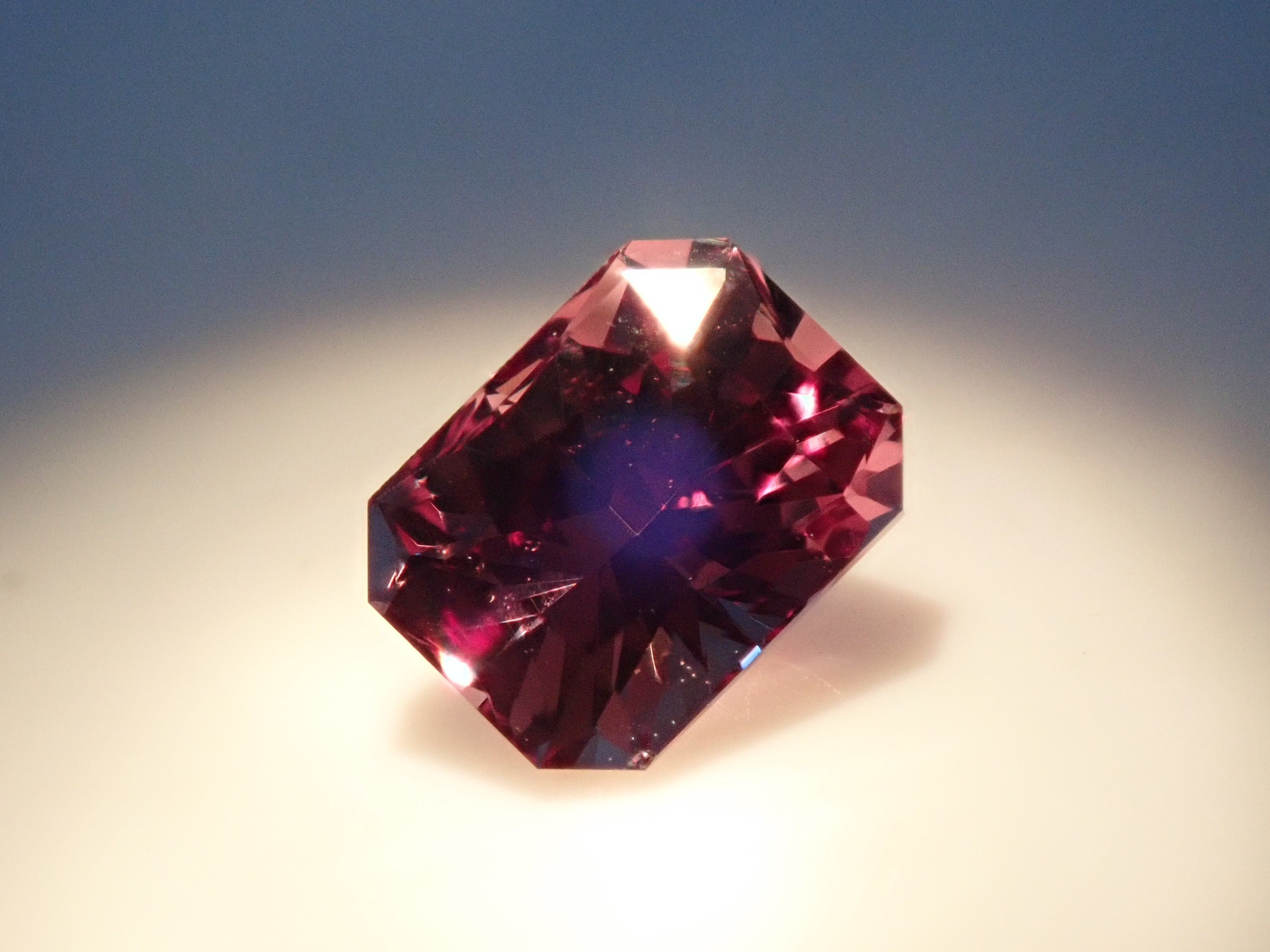 タンザニア産カラーチェンジガーネット 0.509ctルース