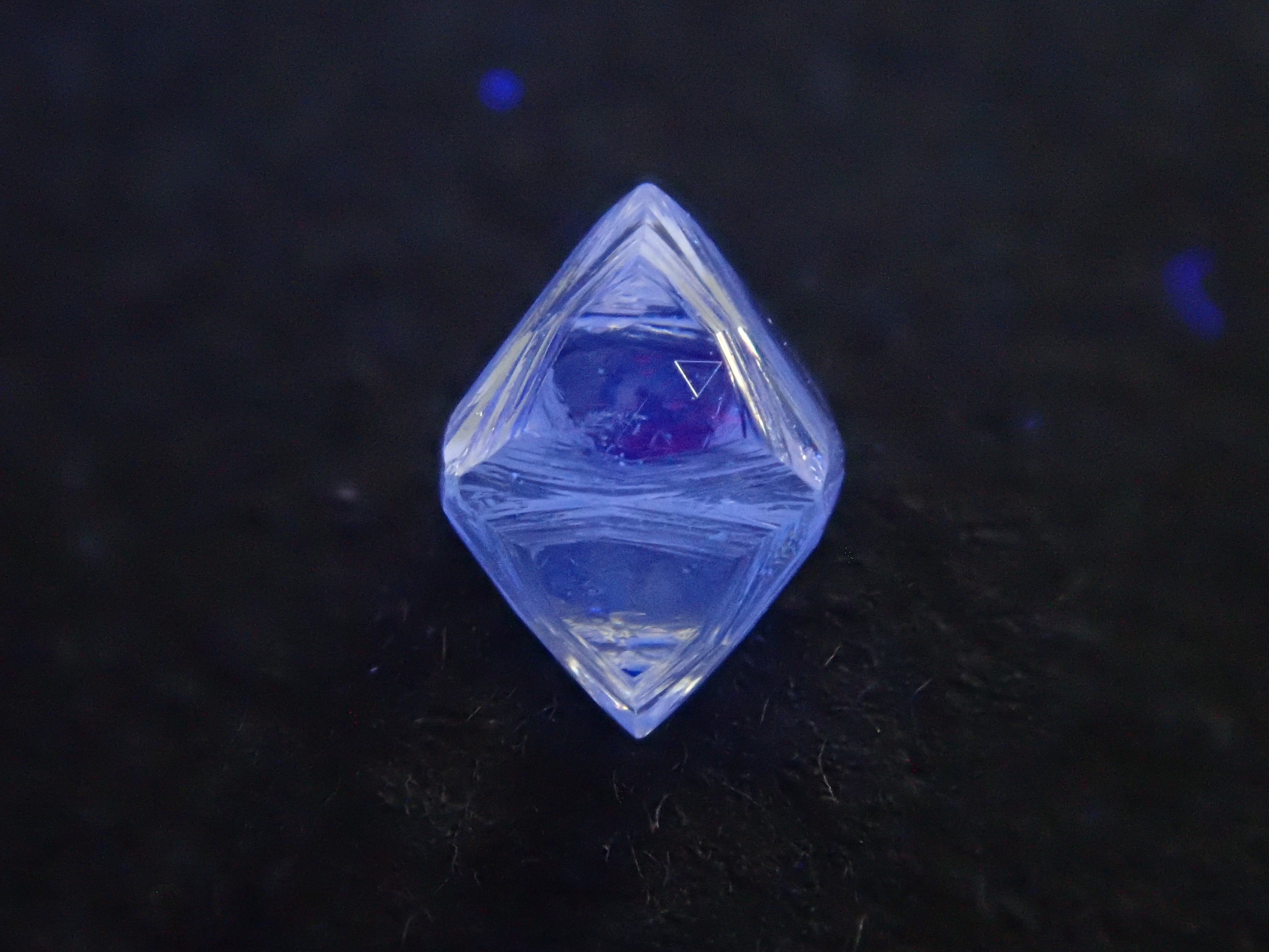 ダイヤモンド原石（ソーヤブル） 0.597ct原石（トライゴン）