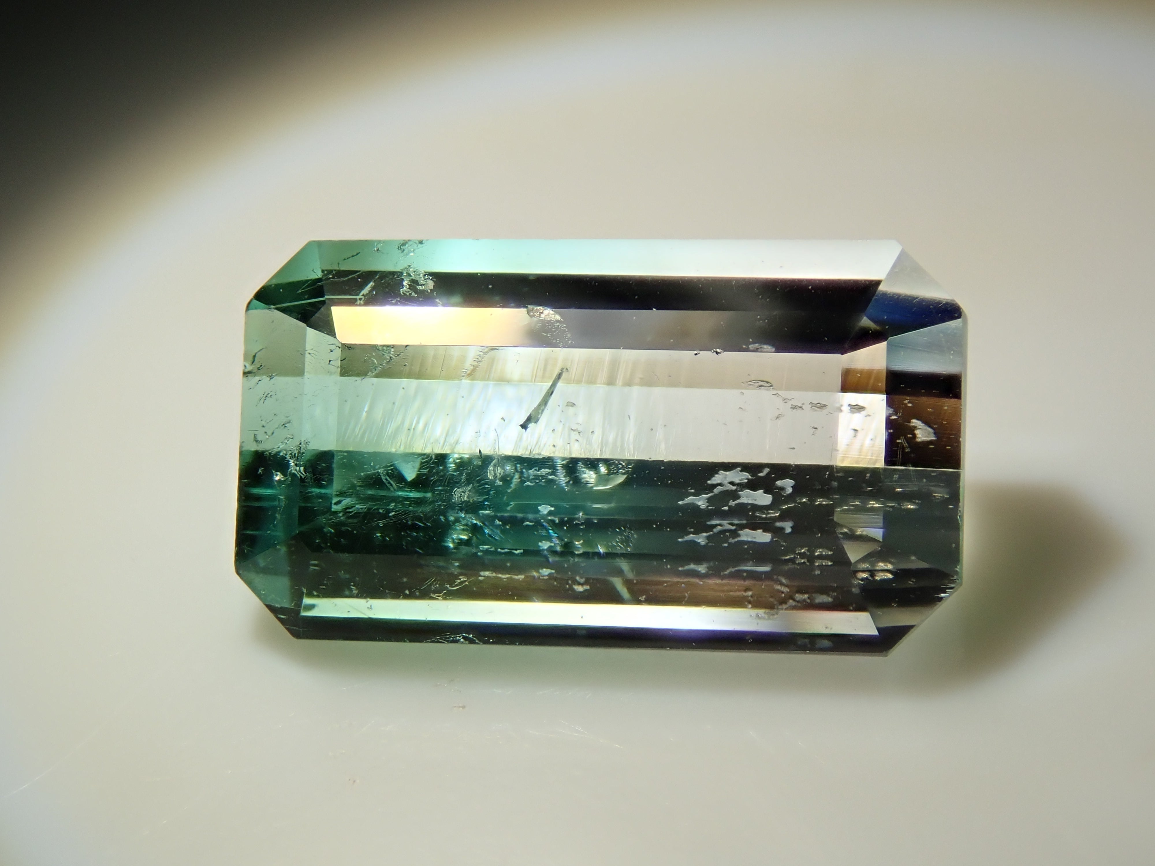 アフガニスタン産バイカラートルマリン 1.653ctルース