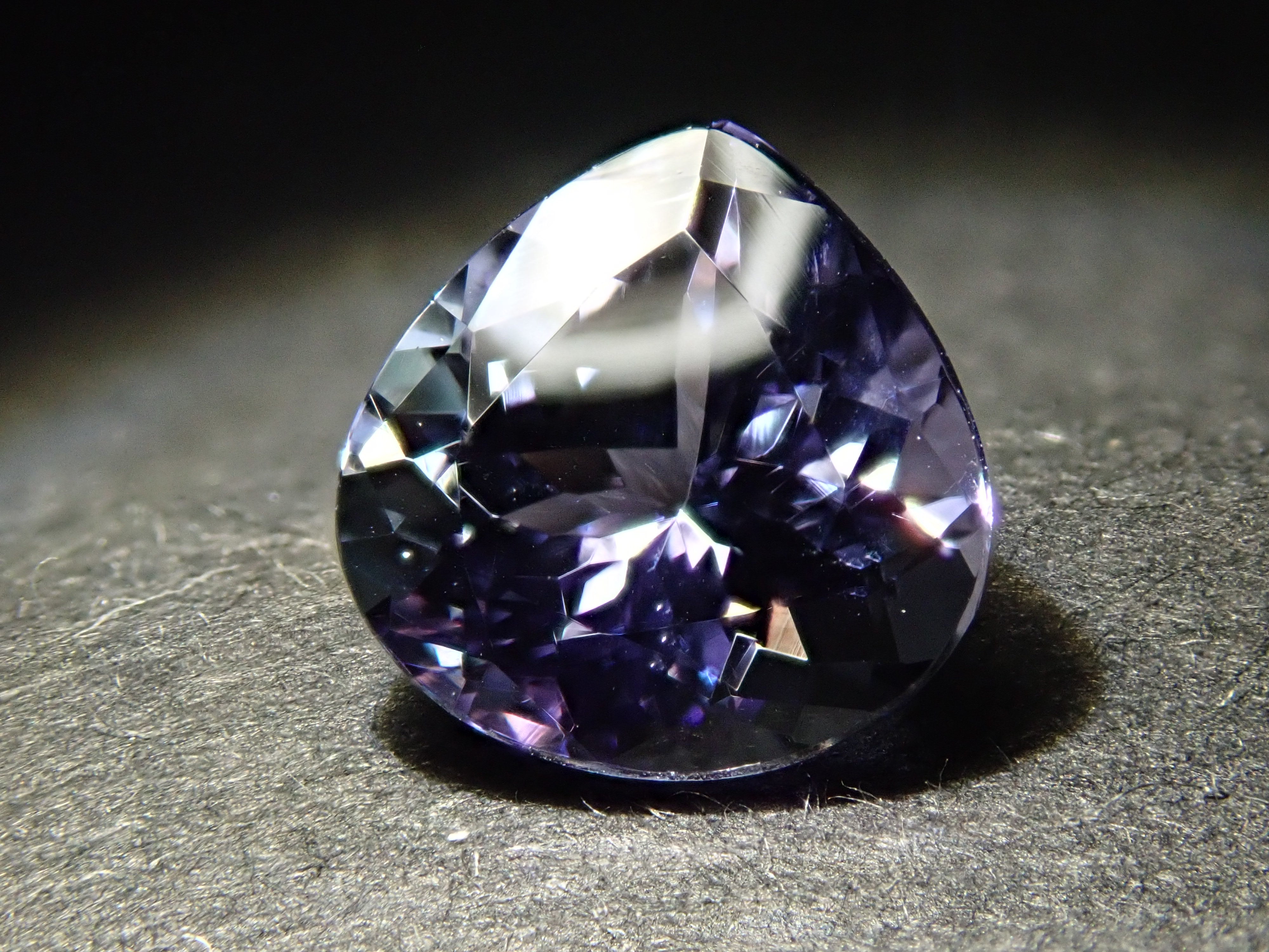 タンザニア産バイカラータンザナイト 1.284ctルース