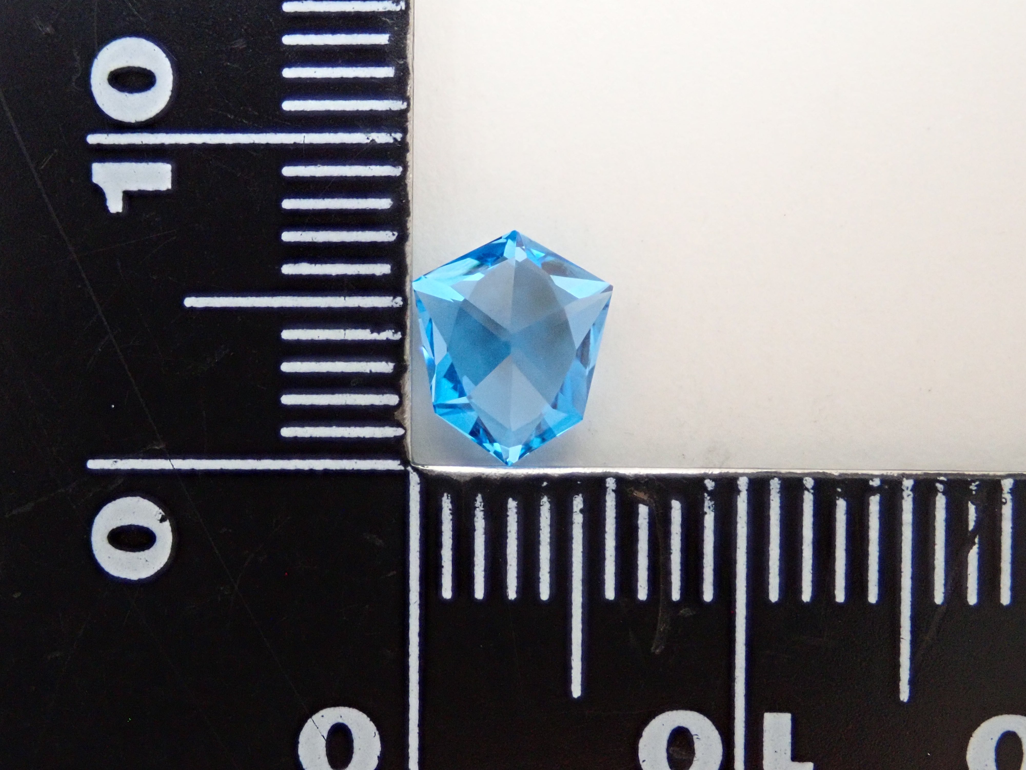 ブラジル産スイスブルートパーズ 1.042ctルース