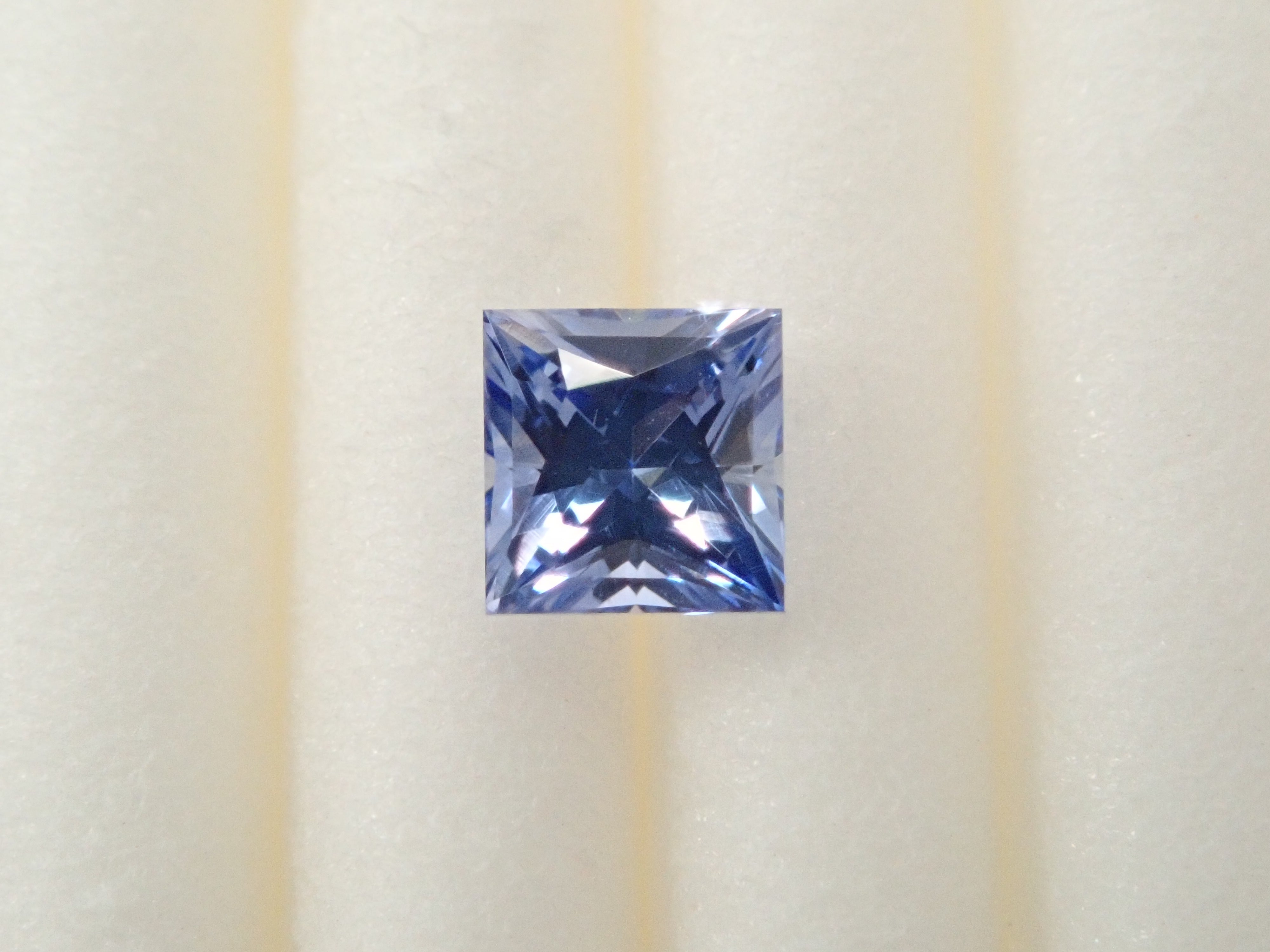 スリランカ産ブルーサファイア（アイスブルー） 0.271ctルース