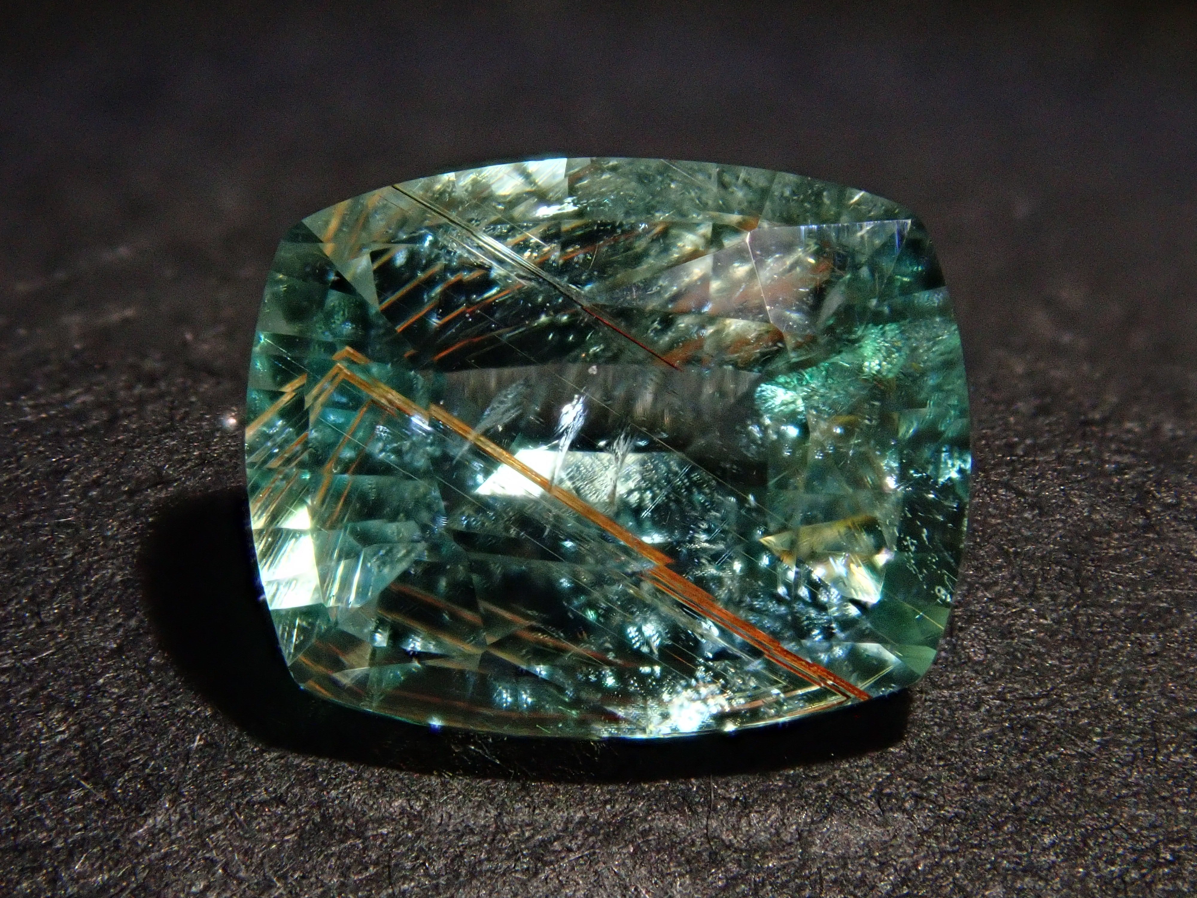 モザンビーク産パライバトルマリン 1.309ctルース（酸化鉄