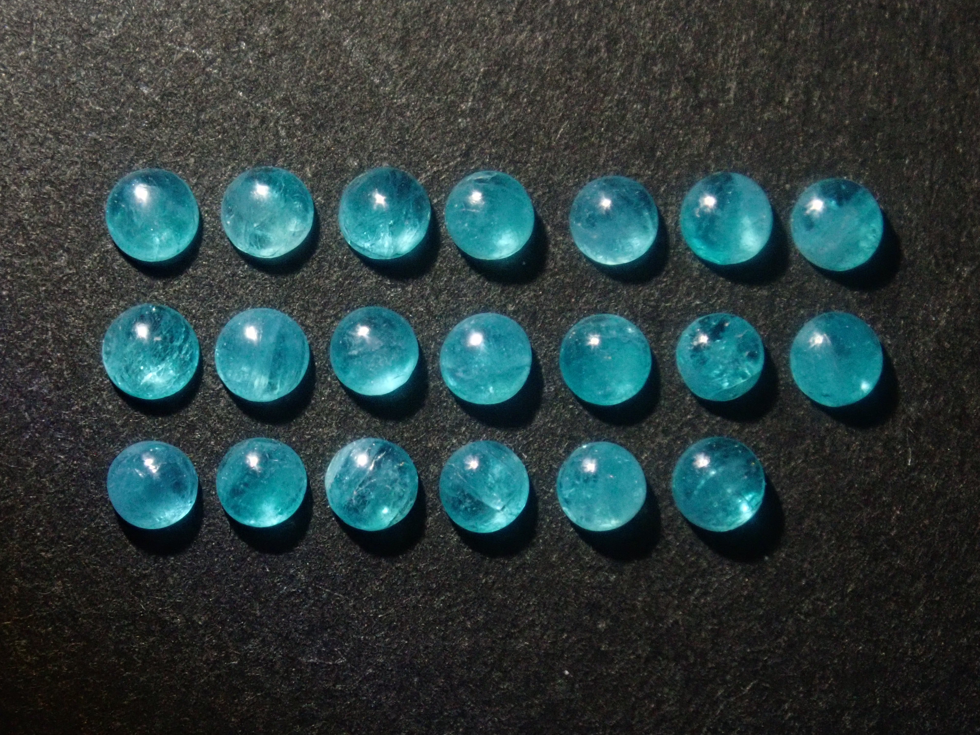 ブラジル産パライバトルマリン(カボションカット約2.2mm)《複数購入