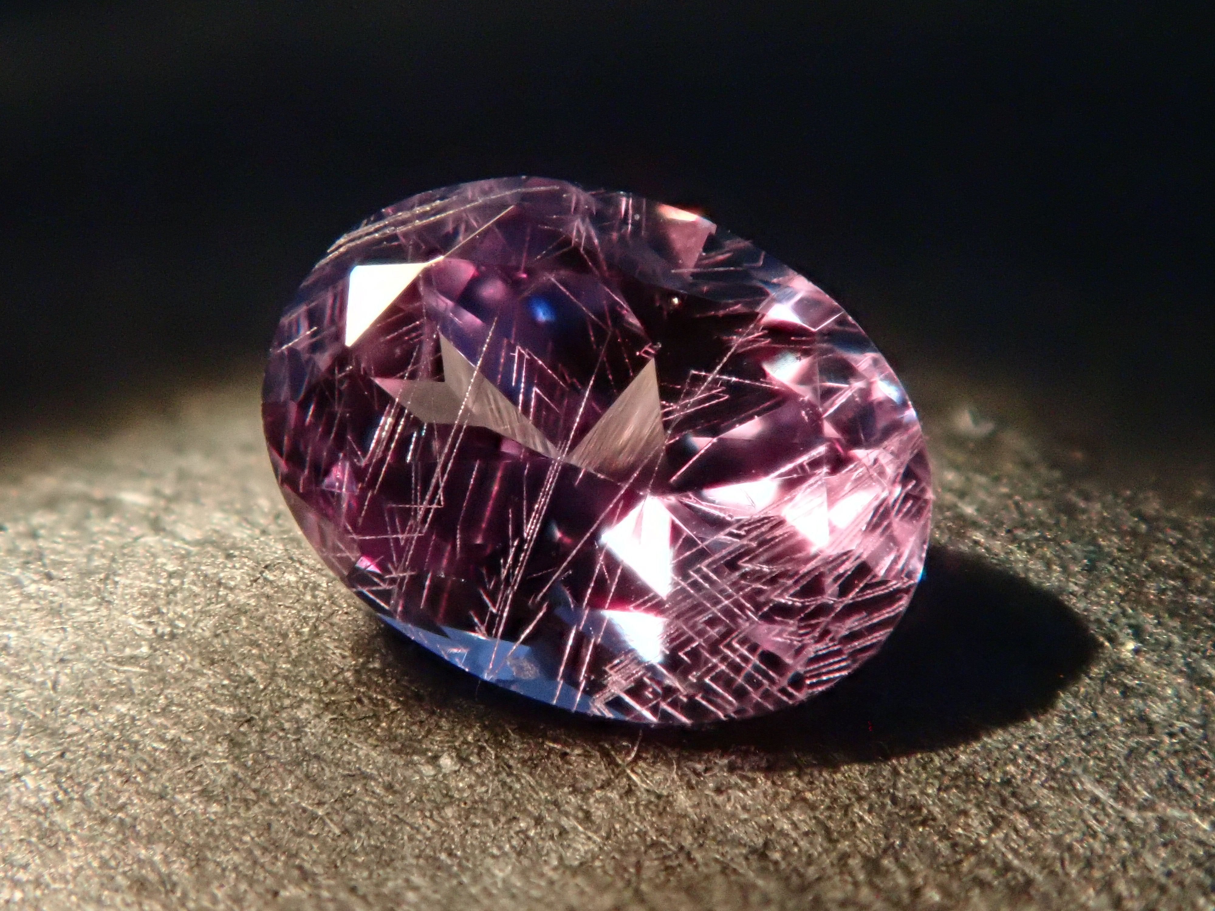 12561759掲載】マダガスカル産ベキリーブルーガーネット（カラー