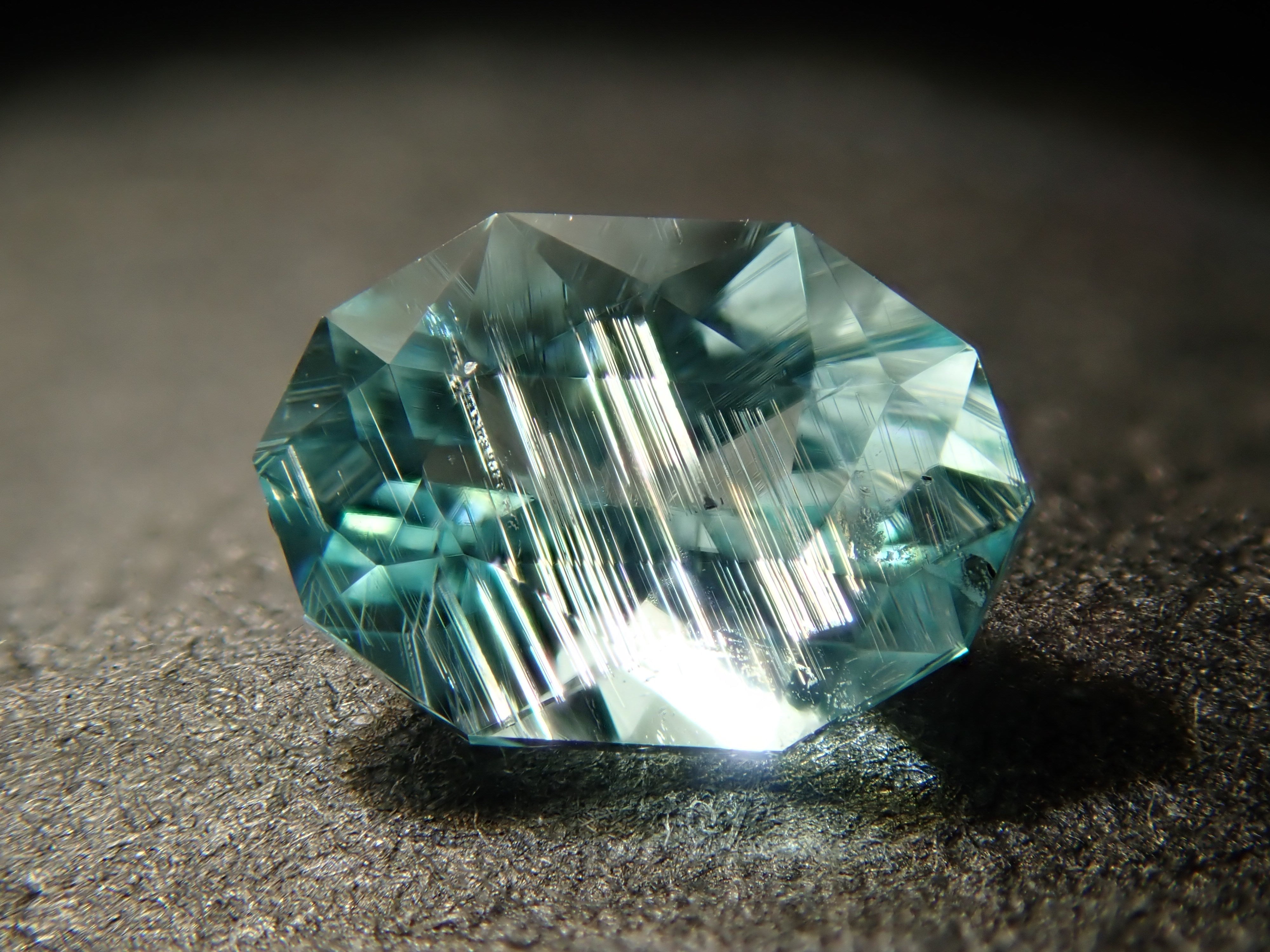 2/18 22時販売】モザンビーク産パライバトルマリン 0.246ctルース