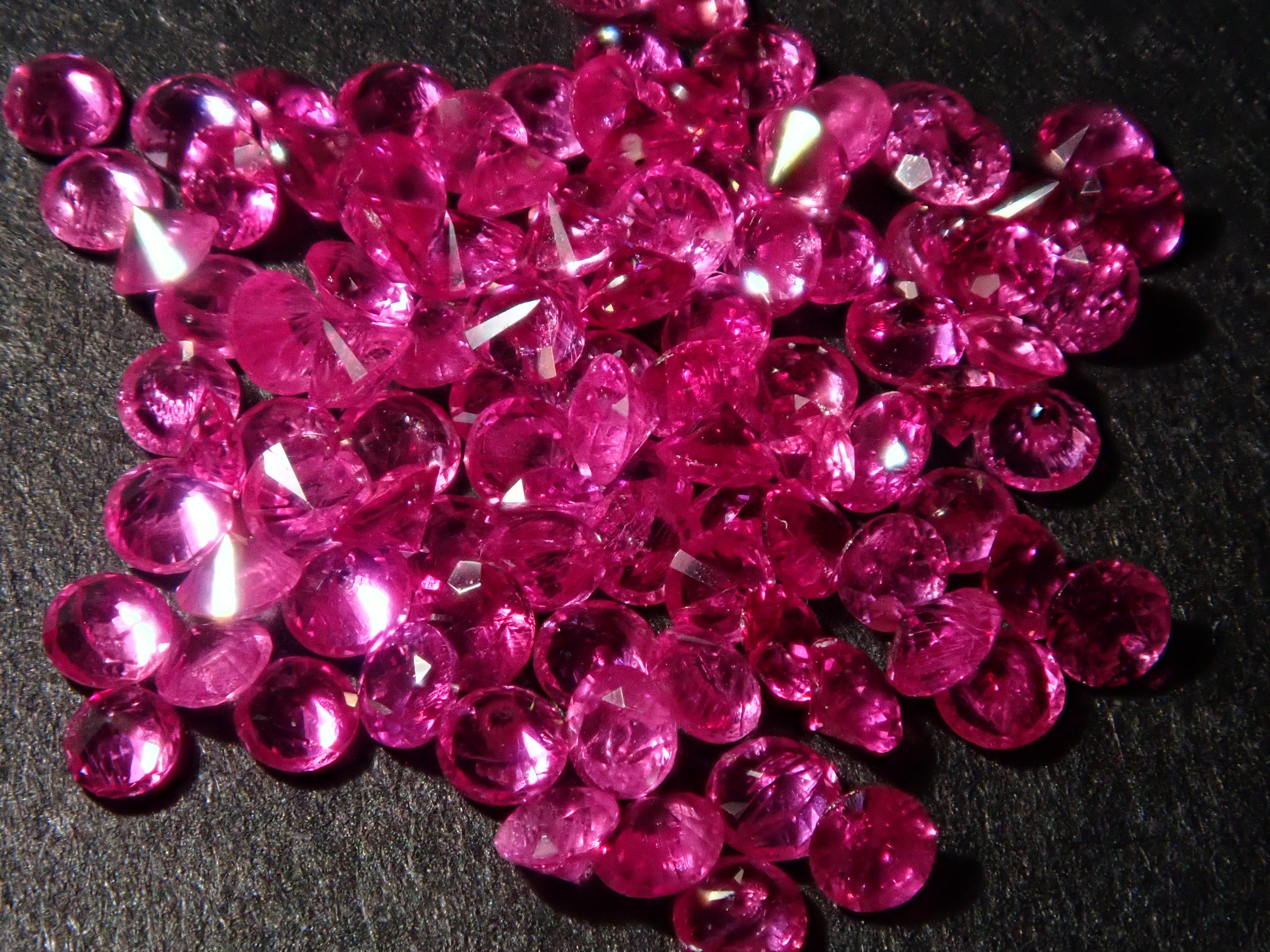 グリーンランド産ルビー 1石（ラウンドカット,1.2mm）《複数購入割引有》