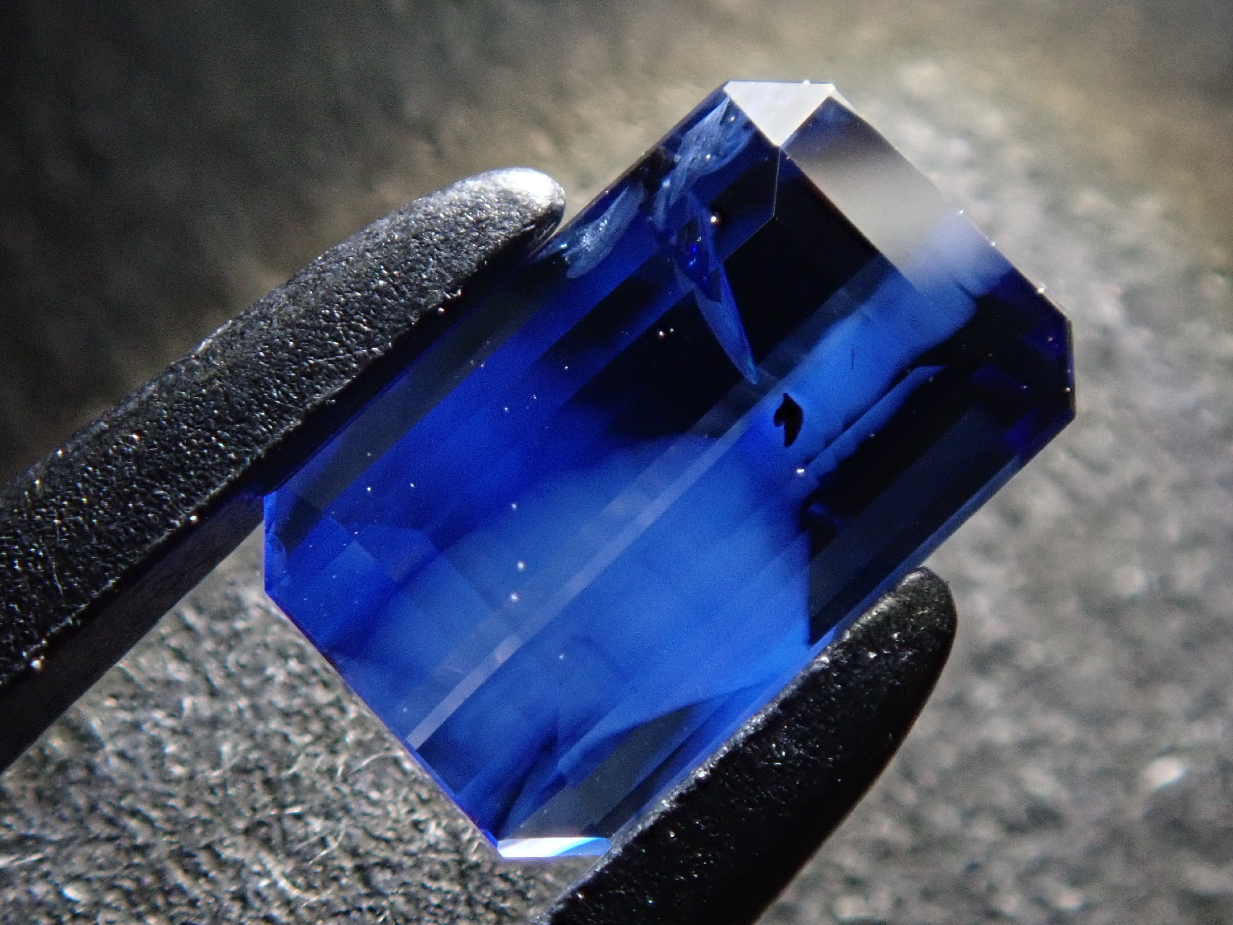 スリランカ産バイカラーサファイア 1.020ctルース