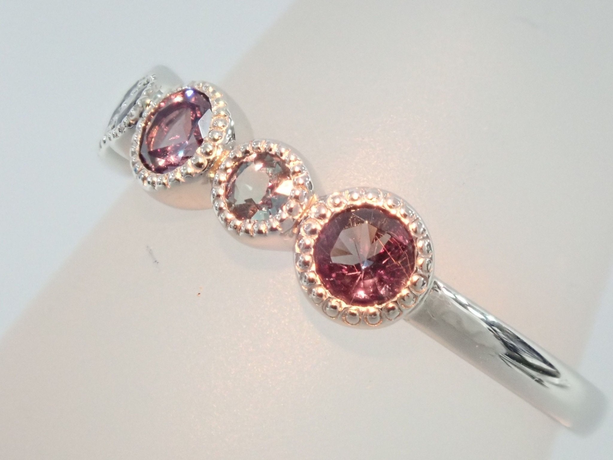 Pt950アレキサンドライト＆カラーチェンジガーネット(ベキリータイプ