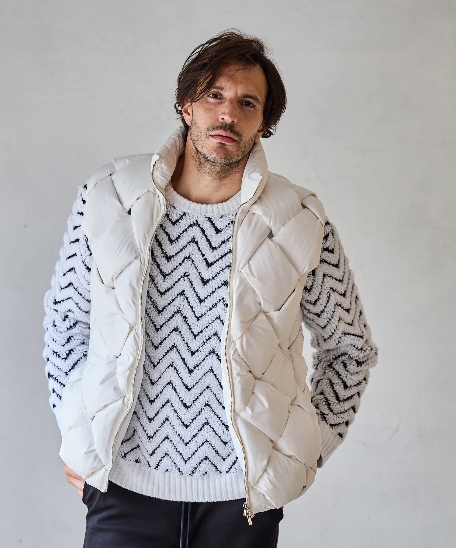 イントレチャートスタンドカラーダウンベスト｜メンズファッション通販