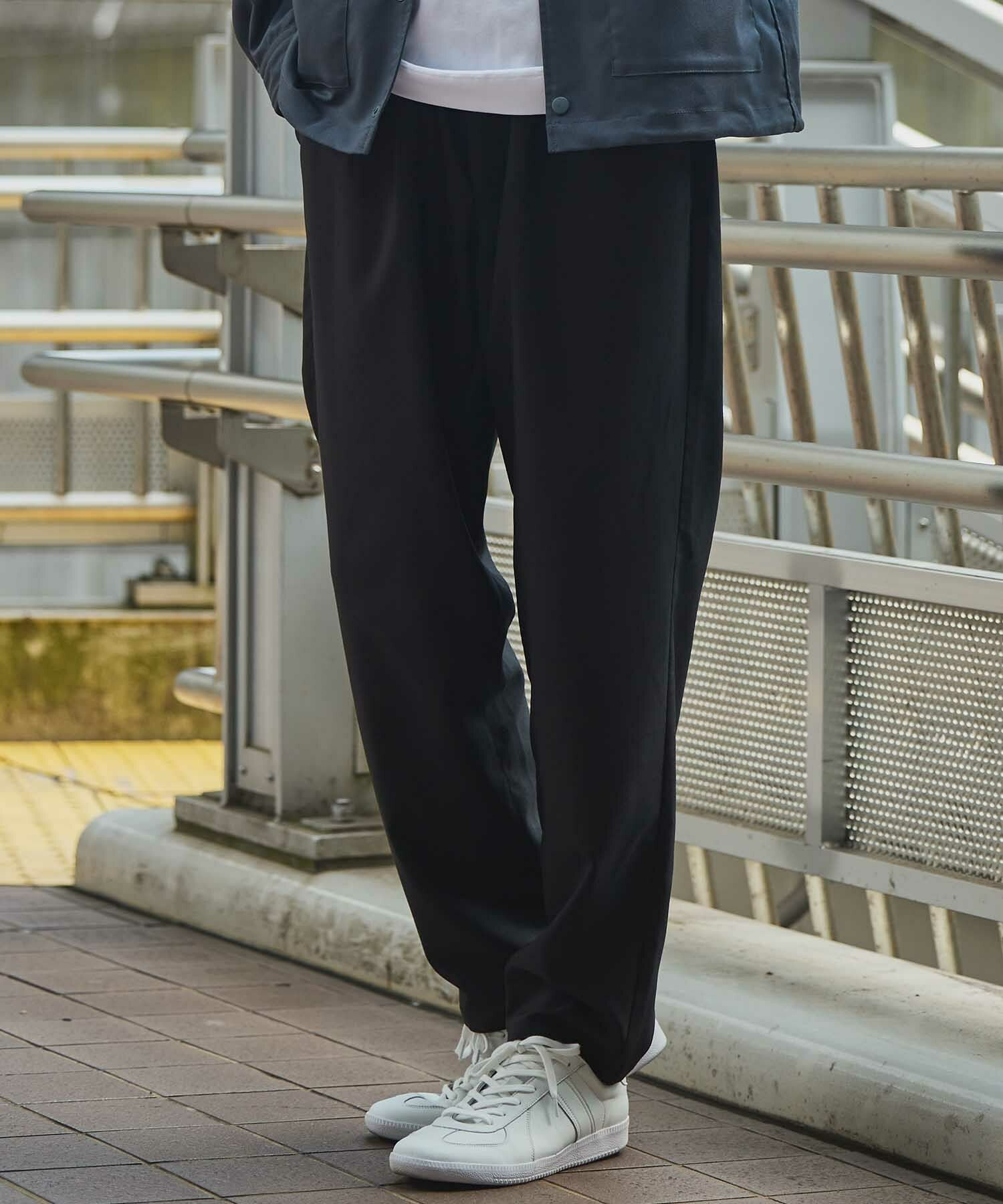 ポリエステルギャバジンワンタックセミテーパードパンツ｜メンズ