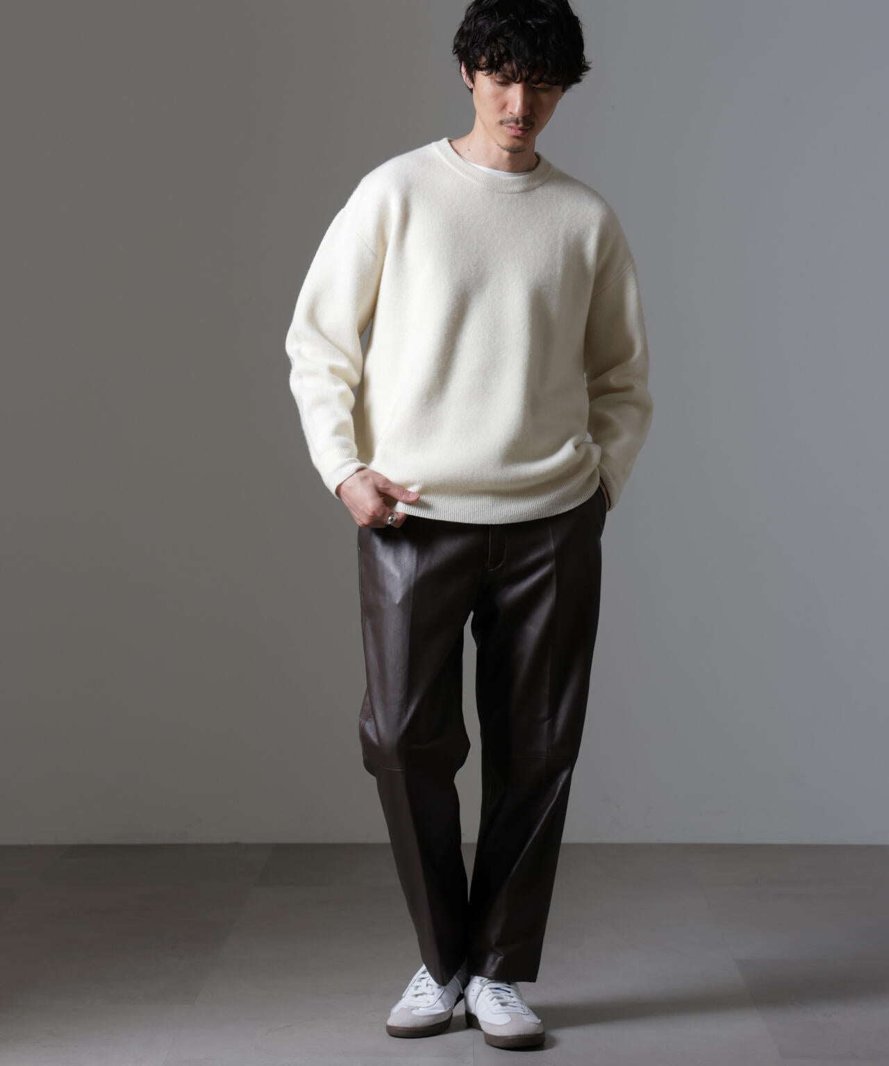 LIBEIRO レザースラックス 即完売品 フェイクレザースラックス – LIBEIRO