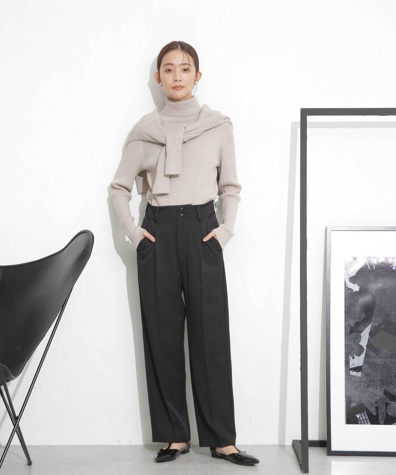 タックテーパードパンツ