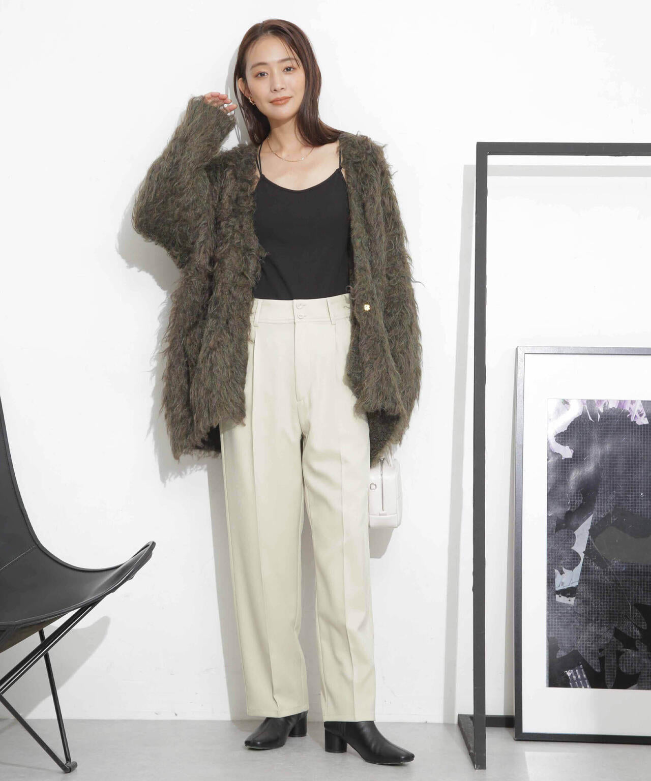 タックテーパードパンツ