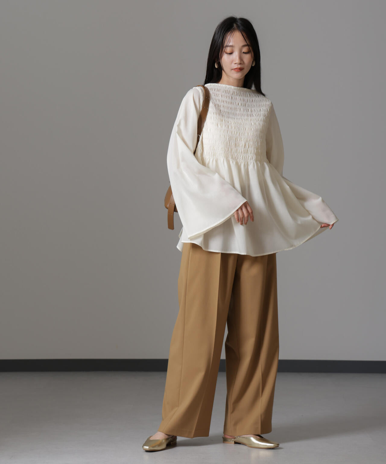 シャーリング フレア スリーブ ブラウス