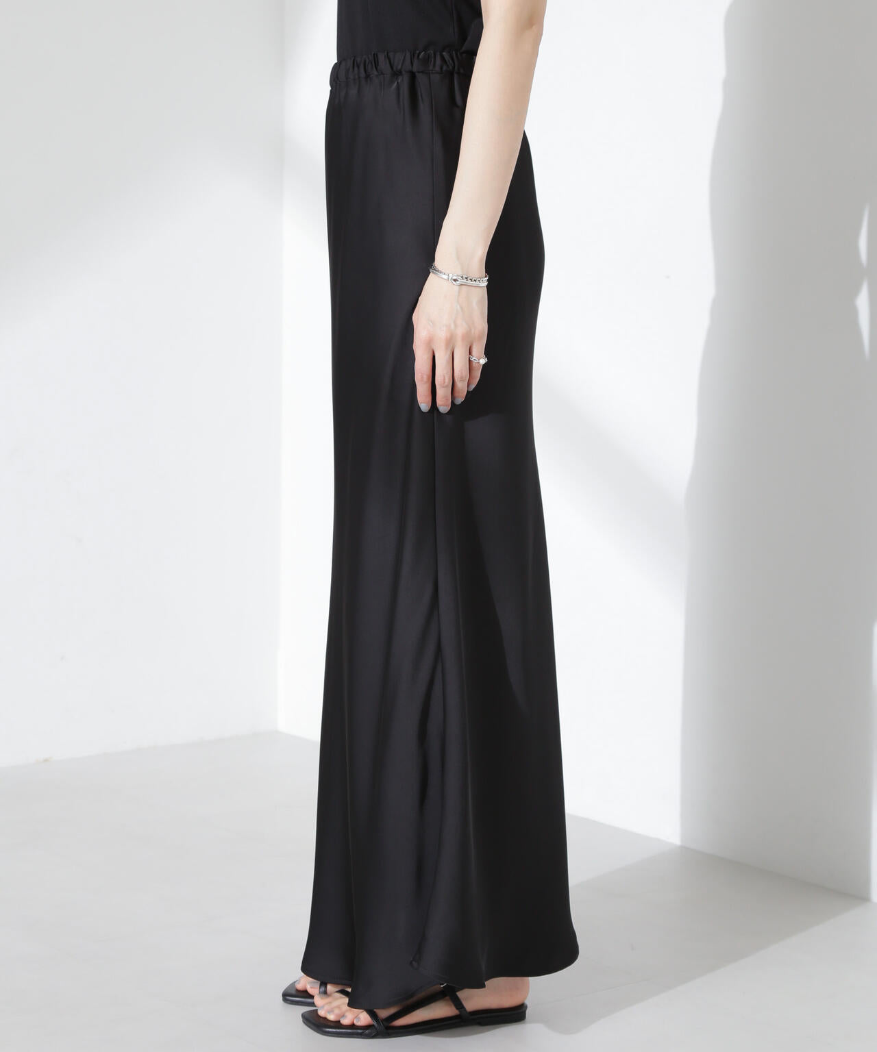 サテン フレアスカート