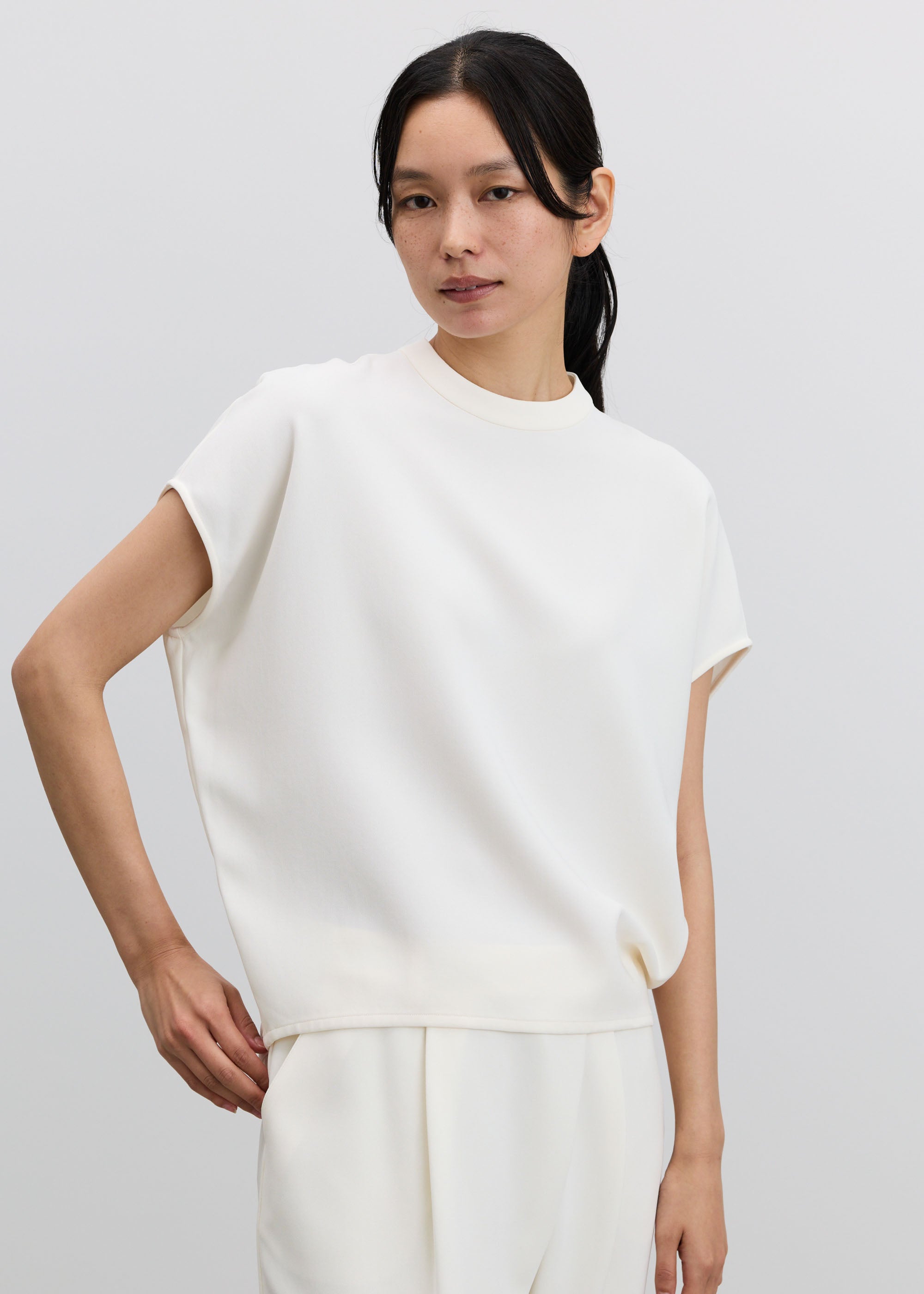 スタンドカラーコクーンブラウス - SOÉJU online store｜上質な大人の