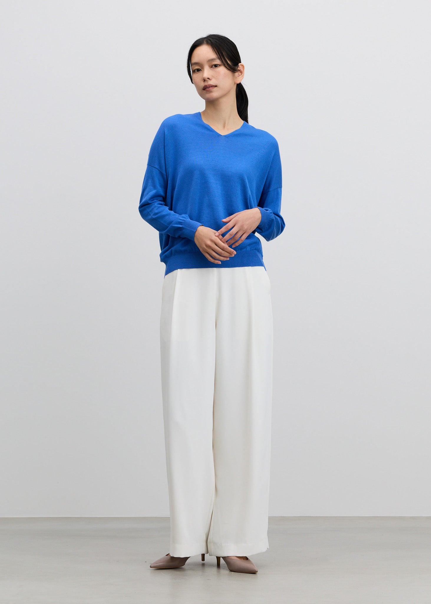 シルクコットンVネックニットプルオーバー - SOÉJU online store｜上質