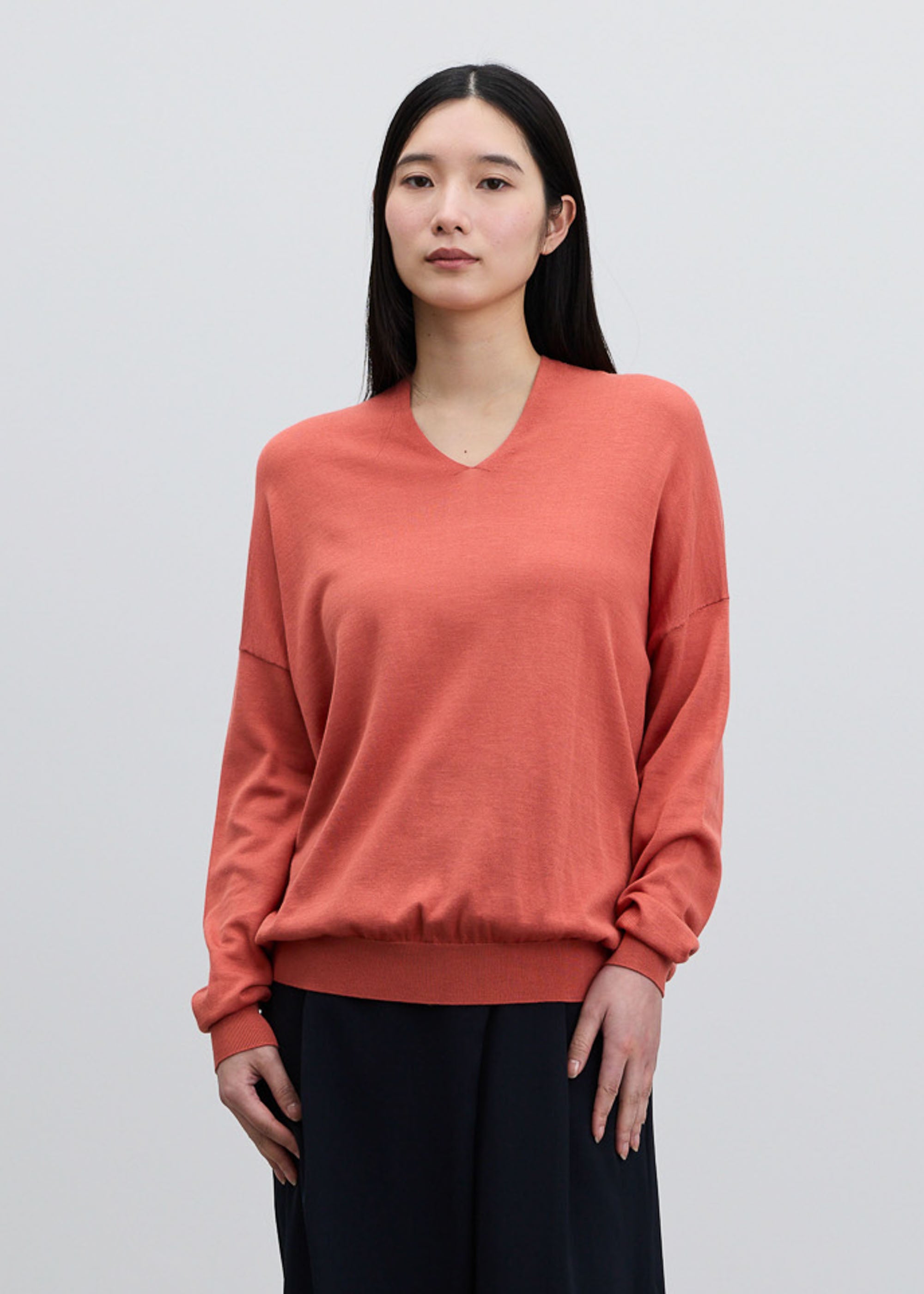 シルクコットンVネックニットプルオーバー - SOÉJU online store｜上質