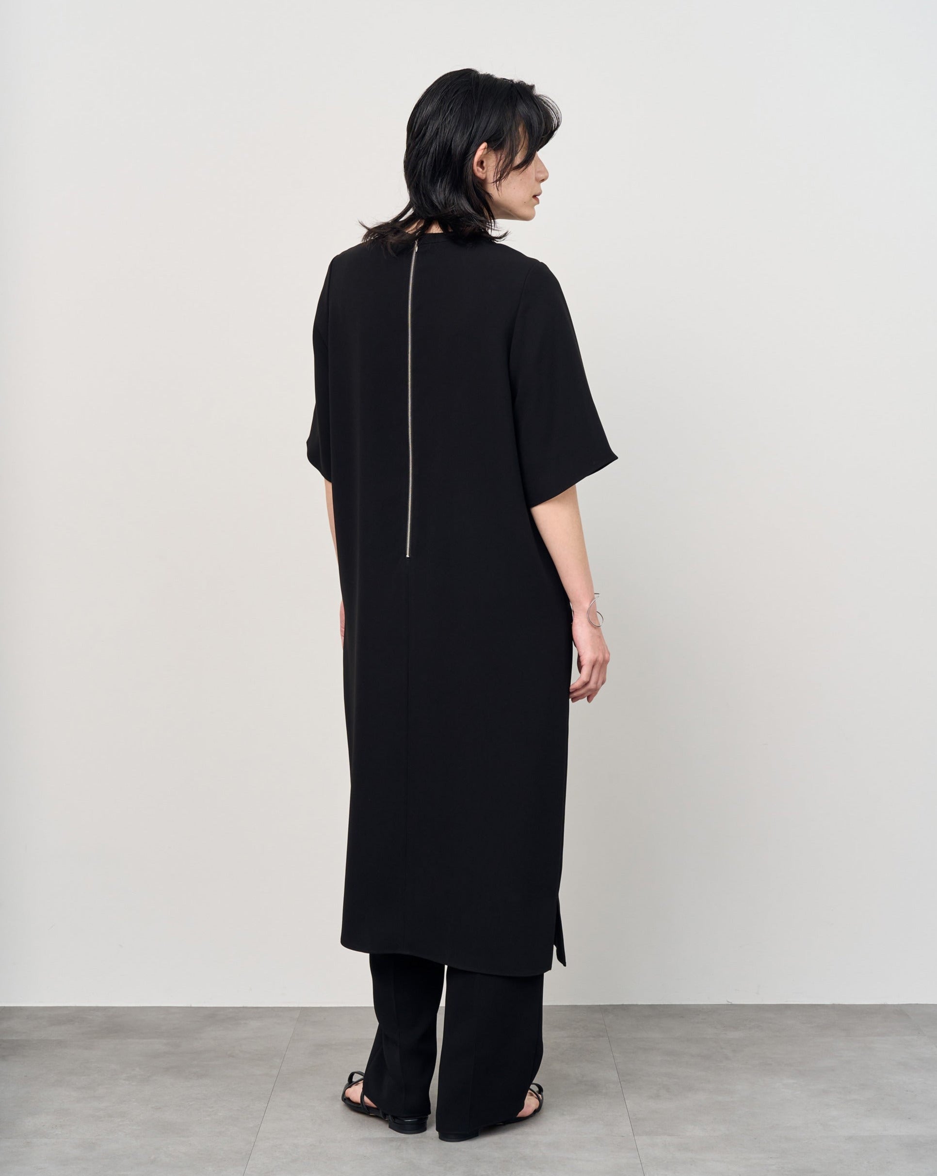 ライトクロスクルーネックワンピース - SOÉJU online store｜上質な