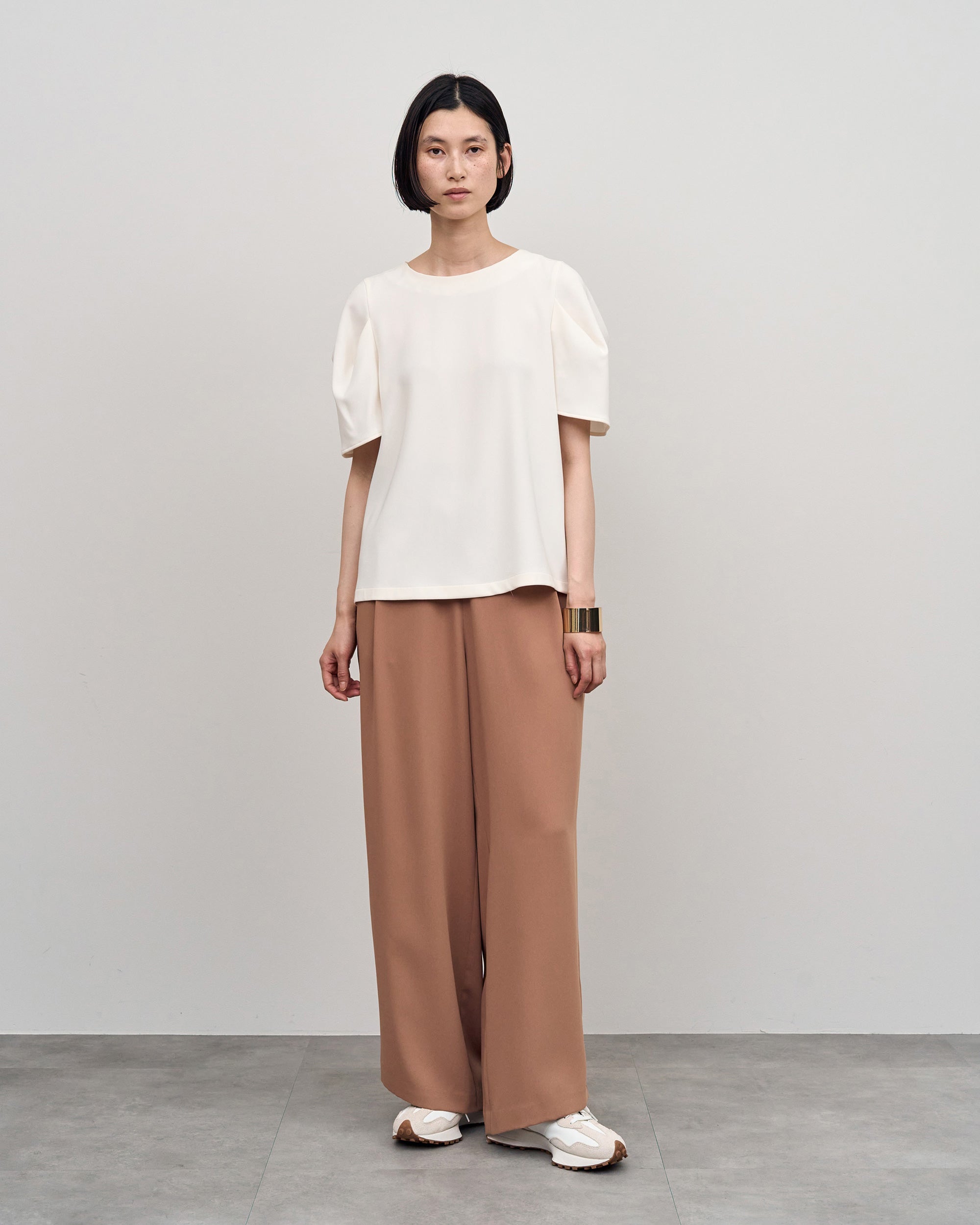 肩タックブラウス - SOÉJU online store｜上質な大人の女性のための