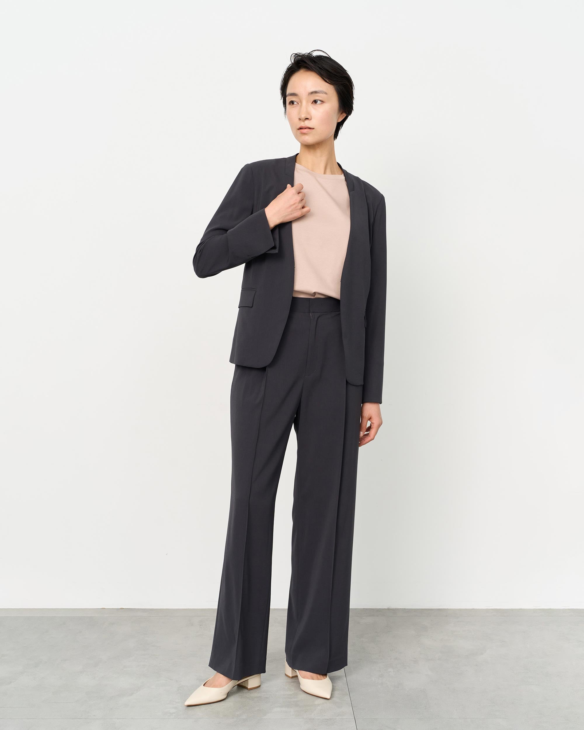 エアリーストレッチタックストレートパンツ - SOÉJU online store