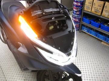 ホンダ PCX125 JF81 高額な純正LEDヘッドライト | Sae's Café ばいく屋