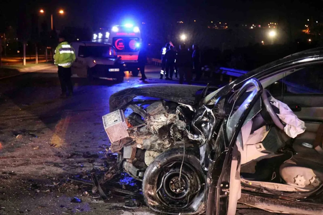 Duble yolda zincirleme kaza, ortalık savaş alanına döndü: 1 ölü, 3