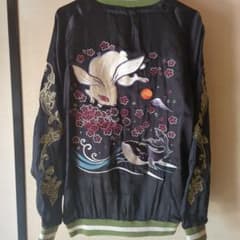 ちきりや✨️タツミデコ✨️ウサギ刺繍の黒スカジャン LL