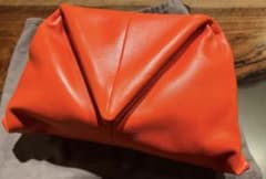 し*み様 BOTTEGA VENETA トライアングル クラッチバッグ美品 - メルカリ