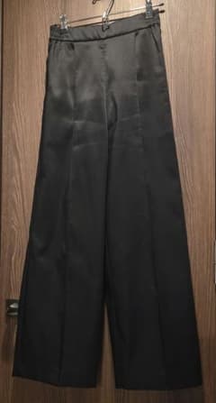 yori サテンワイドパンツ34 黒 - メルカリ