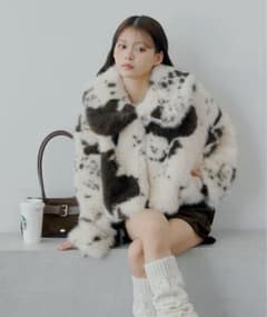 ファーショートコート chico チコ 牛柄 カウ - メルカリ