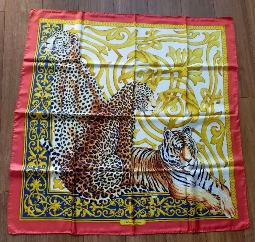 2026年最新】フェラガモ スカーフ 虎の人気アイテム - メルカリ