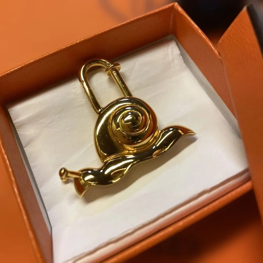 2026年最新】エルメス カデナ カタツムリの人気アイテム - メルカリ