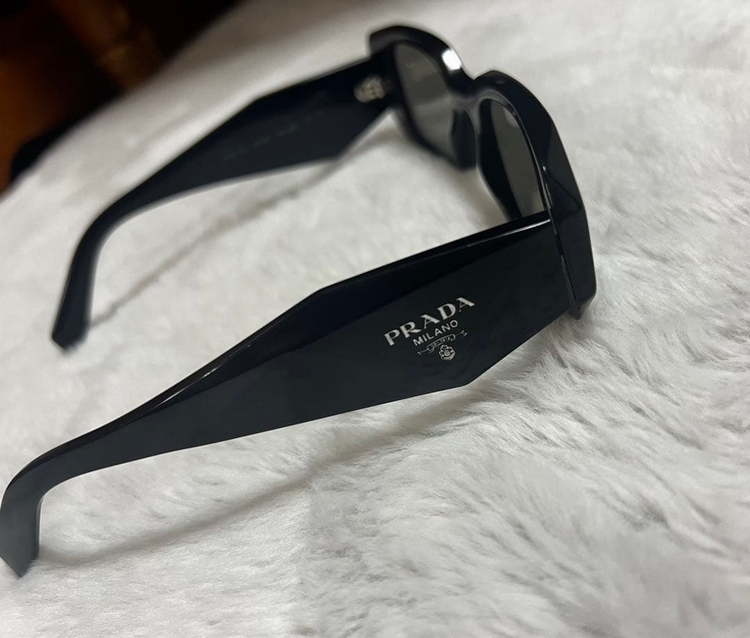 PRADA ブラック スクエアサングラス ミラーリング - メルカリ