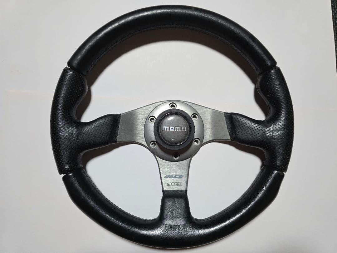 MOMO　ステアリング　MOMORACE　モモレース　32パイ　ホーンボタン付き RACE 320mm（R-12)