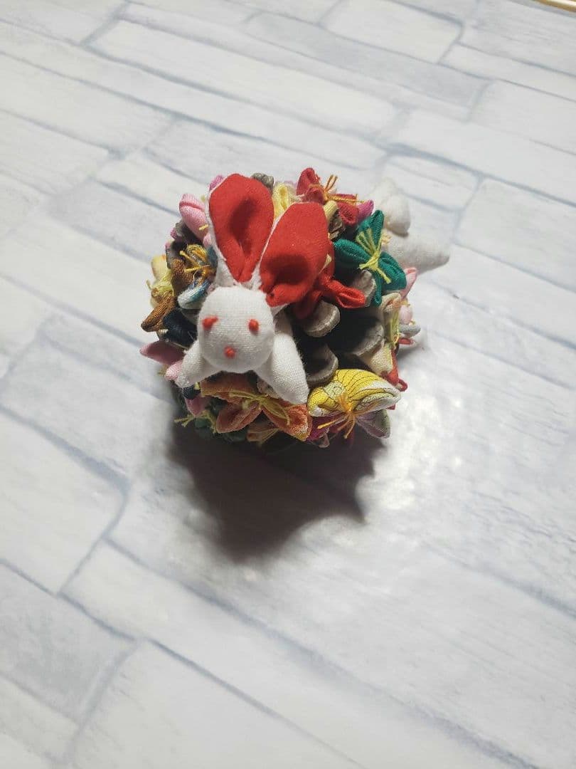 ハンドメイド くくり花1350個＋ビーズ付きくくり花300個 セット - メルカリ