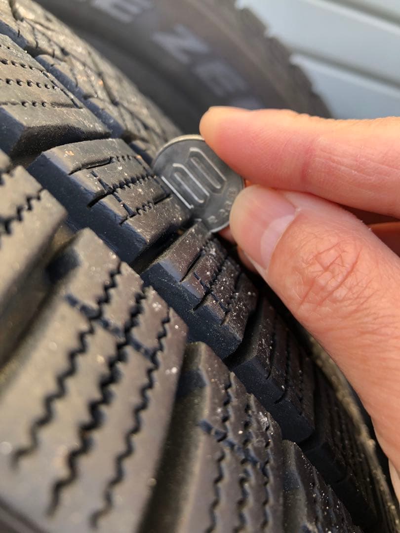 225/65/R17 スタッドレスタイヤ4本セット　取付ナット付き