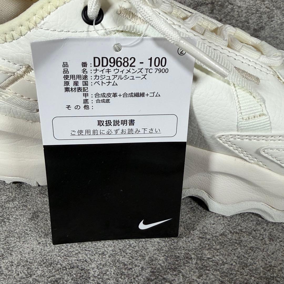 極美品　NIKE ナイキ　TC7900 ウィメンズ　スニーカー　23.5cm