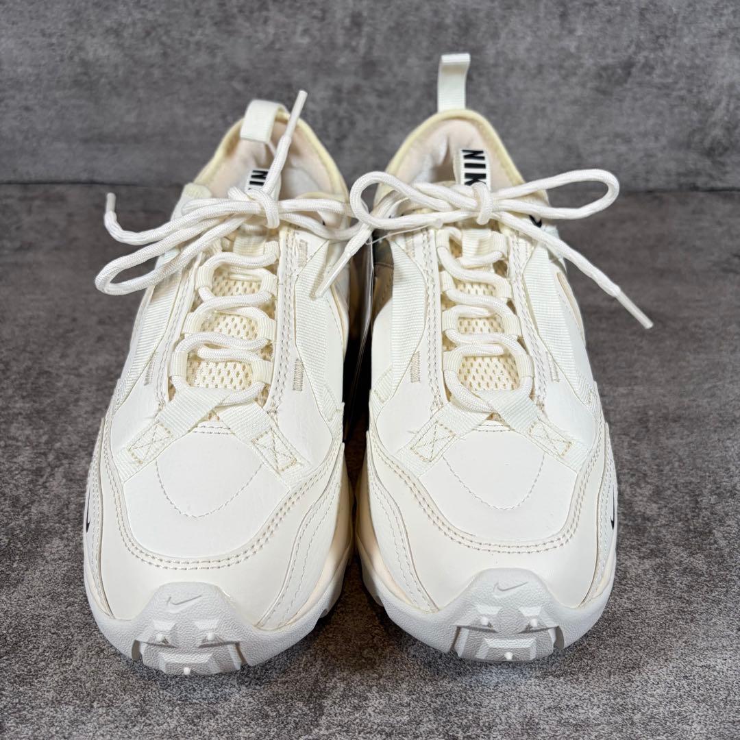 極美品　NIKE ナイキ　TC7900 ウィメンズ　スニーカー　23.5cm