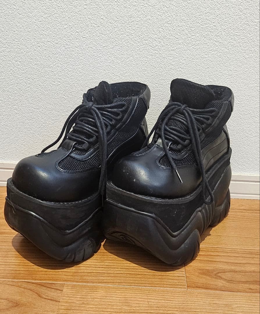 VIAVANDA DISTORTION HOODIE TANK TOP