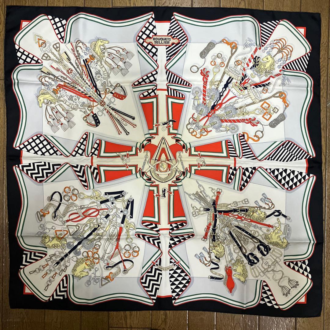 エルメス　スカーフ 90cm 「鞍職人の花束」が エルメス カレ90 BOUQUETS SELLIER 鞍職人の花束 スカーフ シルク