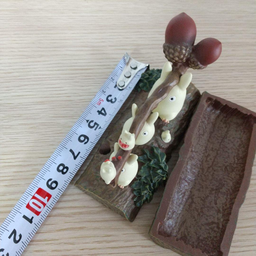 美品 となりのトトロ 丸太の上でエッサホイサ 雑木林のトトロたち 小物