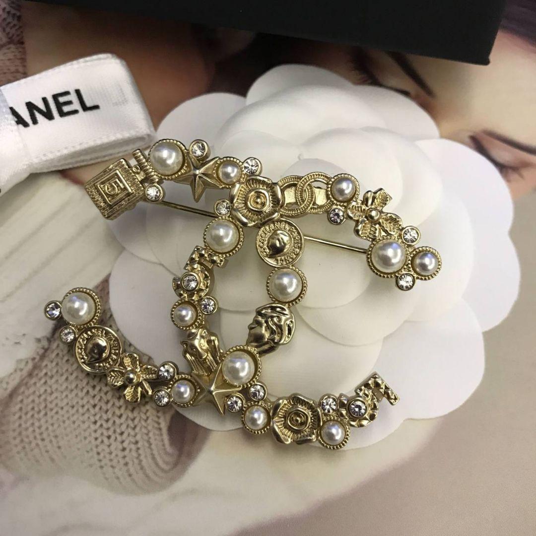 【美品】CHANEL パールブローチ（ニット/アウタ用） 大人気！最強可愛い♪】CHANEL ☆ パール ブローチ (CHANEL/ブローチ