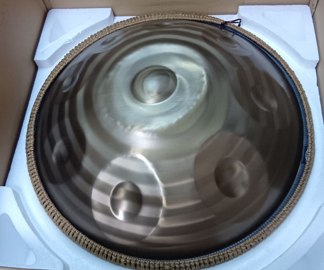 ハンドパン 小ぶりの49センチですが基本サイズと同じDマイナー A＝432Hz