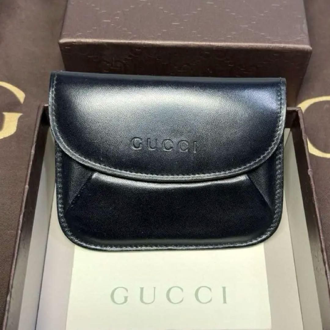 美品　グッチGUCCI ケース　カードお札　黒レザー フラップ式 ロゴ刻印 グッチ GUCCI カードケース 名刺入れ メンズ レディース
