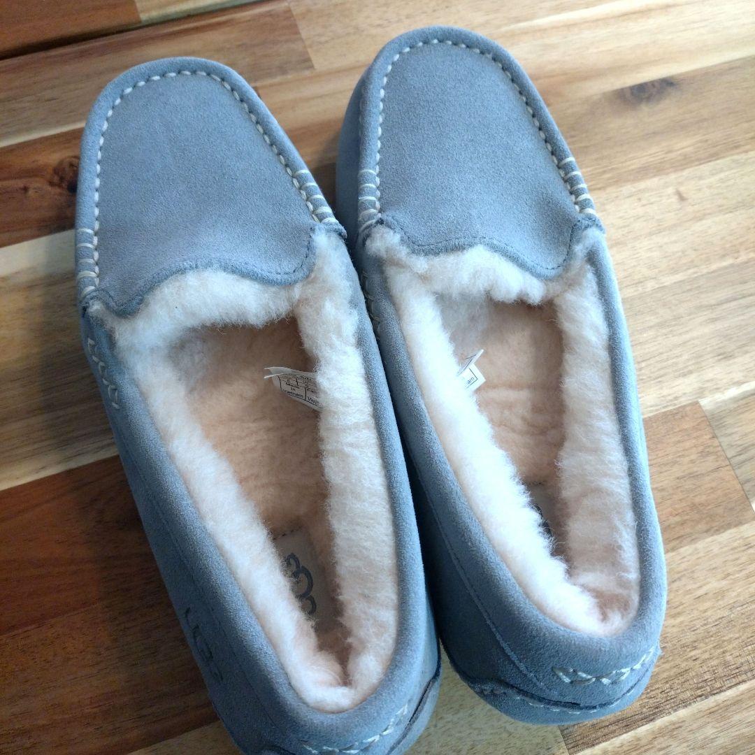 ほぼ未使用UGG モカシン　アンスレーライトグレー　8 アグ UGG アンスレー モカシン （ライトグレー） -靴＆ファッション